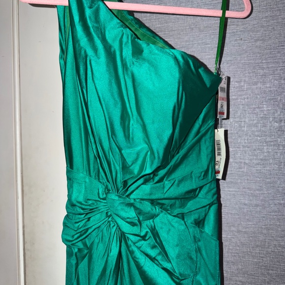 Terani Couture Vibrant Green One-Shoulder Prom Dress - Picture 6 of 8